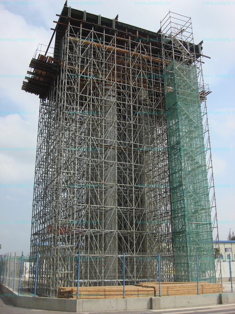 无锡地铁2号线05标墩柱施工架